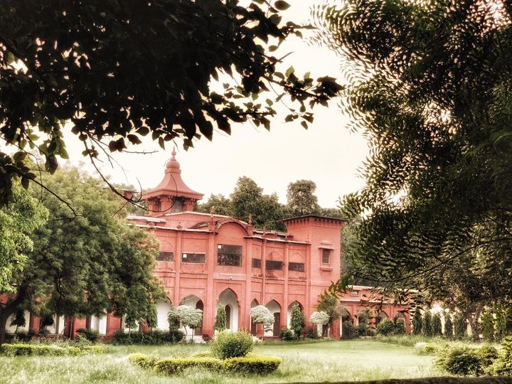 Meerut College, Meerut was started in 1892.